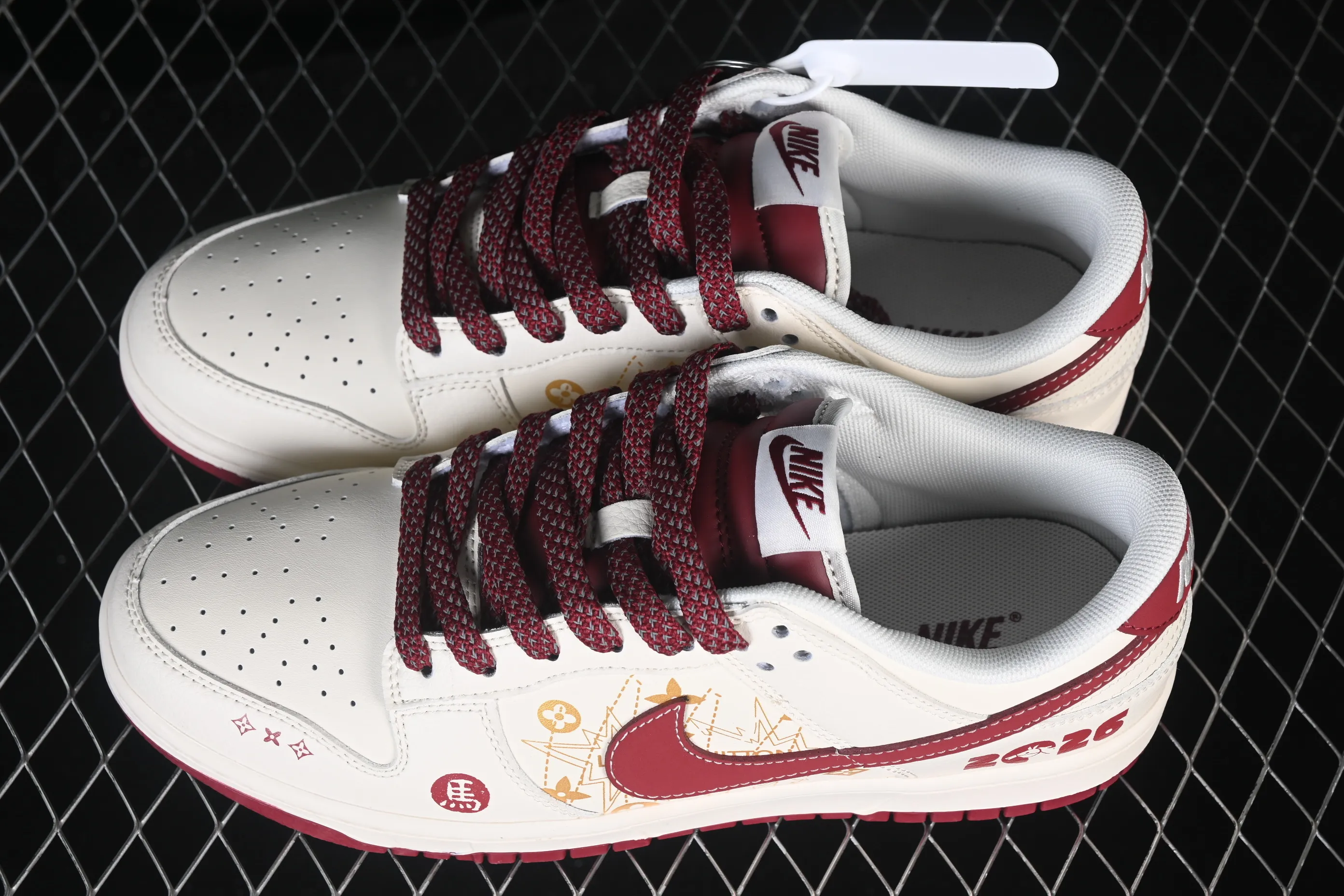 All categories Nk SB Dunk Series Nk SB Dunk Low High-end customized low-top sneakers Nike SB Dunk Low beige burgundy gold high-end customized low-top casual skate shoes QW5288-110